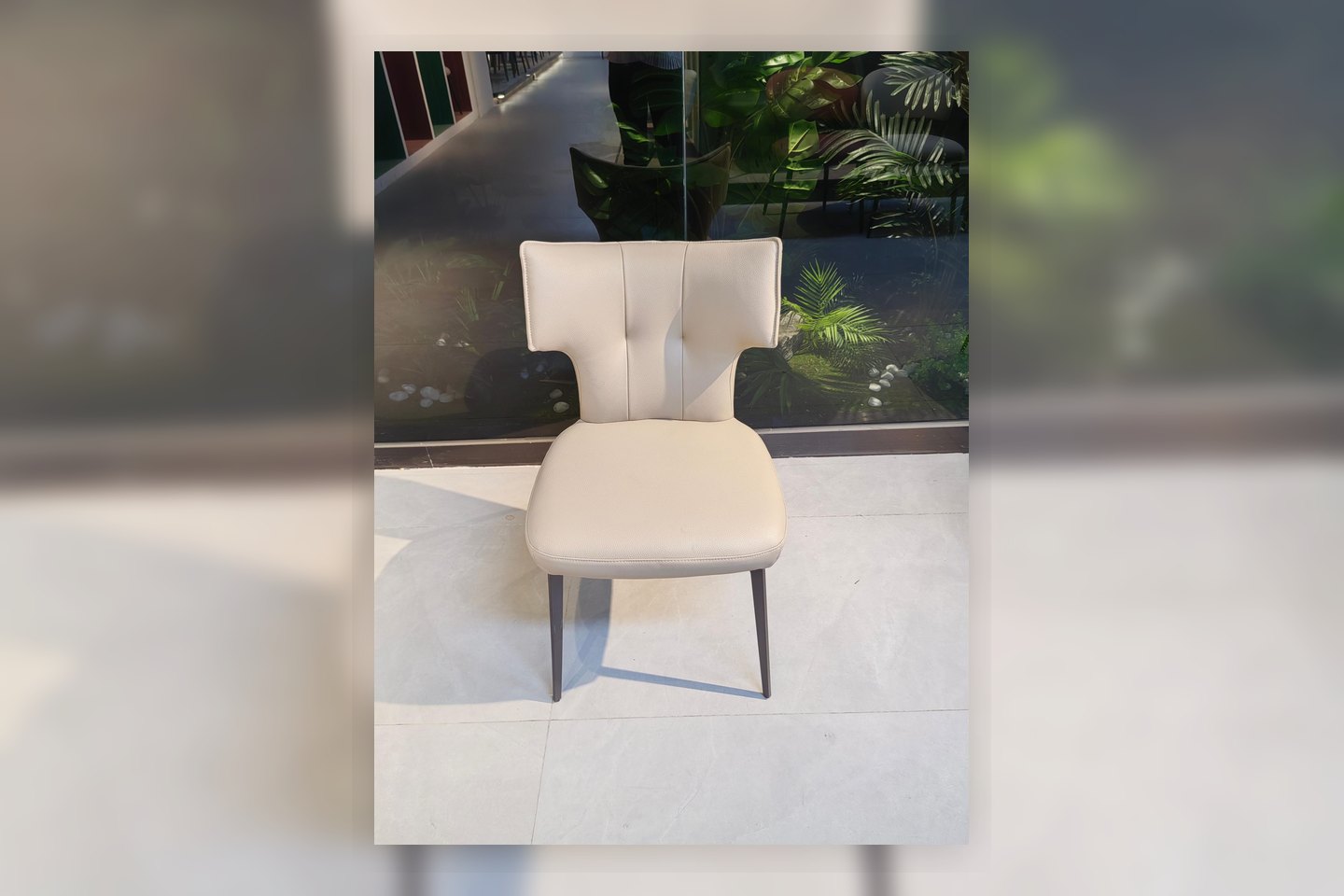 Banquette Table Overhang for Knees, Plates and Cleaning